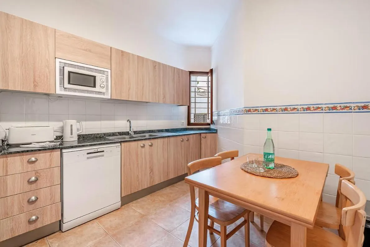 Casa Faro Spacious, Ground Floor Property On The Pine Walk, Covered Terrace With Sea Views. Wifi/Air Con Pollensa