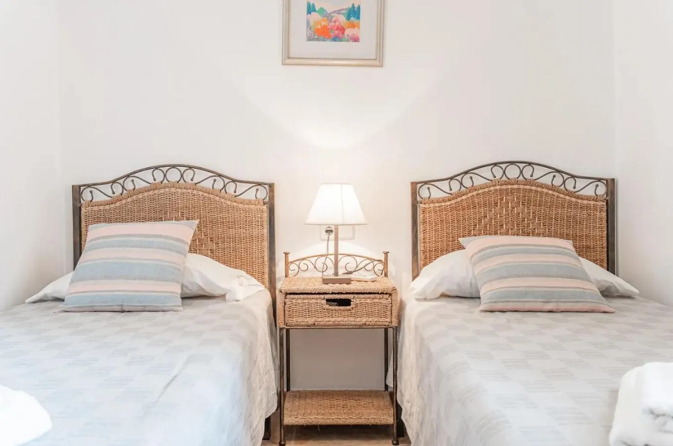 Casa Faro Spacious, Ground Floor Property On The Pine Walk, Covered Terrace With Sea Views. Wifi/Air Con Pollensa Apartamento